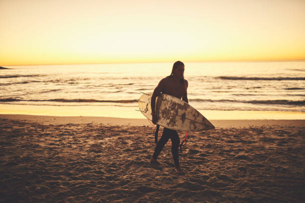 prenditi sul lato surfista - surfy foto e immagini stock