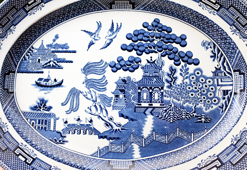istock Traditional willow pattern design on antique Victorian serving platter 1152595517