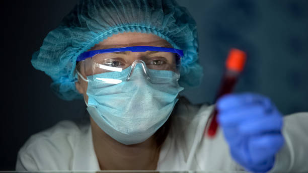 medical lab worker analyzing blood serum, conducting paternity blood test, dna - human heart flash imagens e fotografias de stock