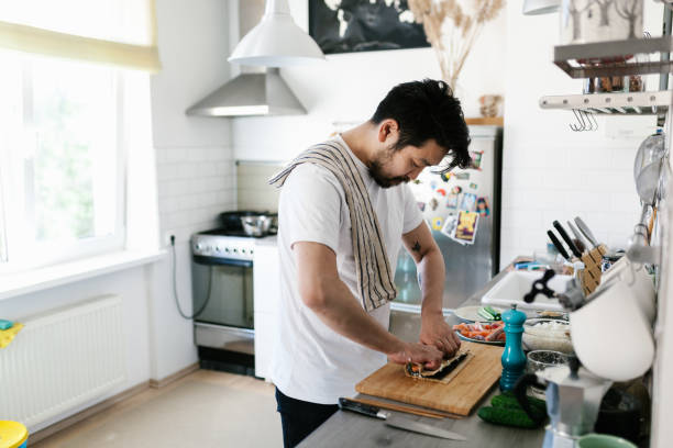 istock Japanese man rolling maki sushi 1152612664