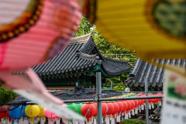 istock Korean street picture 1152618302