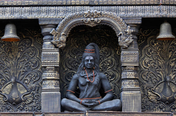 lord shiva statue, sadashiv peth, pune, maharashtra - india statue carving history stock-fotos und bilder