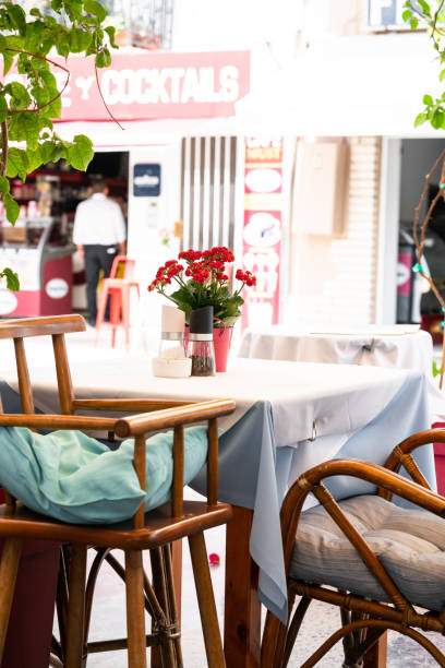 istock cafe place, flower pot on table 1152625238