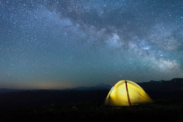 istock tourist tent against the night sky 1152636572