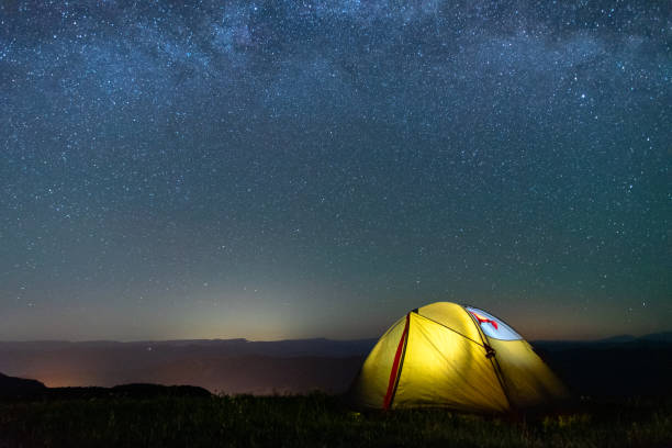 istock tourist tent against the night sky 1152636591