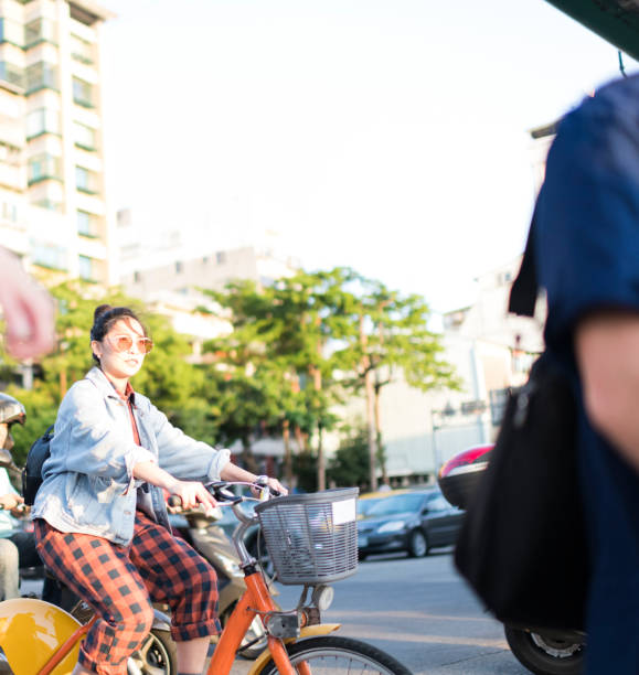 istock Exploring the busy city 1152644308