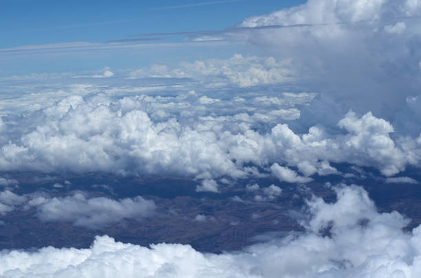 mid air cloudscape view - cloud mid air cloudscape aerial view imagens e fotografias de stock