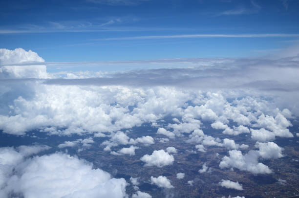 mid air cloudscape view - cloud mid air cloudscape aerial view imagens e fotografias de stock