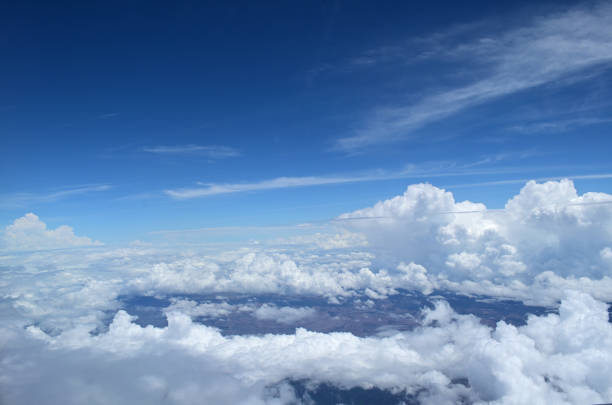 mid air cloudscape view - cloud mid air cloudscape aerial view imagens e fotografias de stock