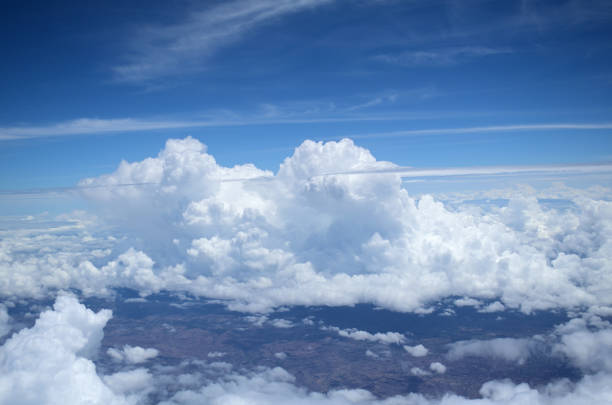 mid air cloudscape view - cloud mid air cloudscape aerial view imagens e fotografias de stock