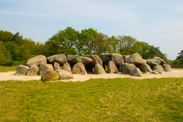 el hunebed - dolmen stone grave ancient fotografías e imágenes de stock