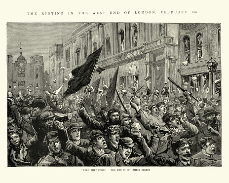 Vintage engraving of the West End Riots in London which followed a counter-demonstration by the Social Democratic Federation against a meeting of the Fair Trade League. 1886.  Here they come ! Mob of rioters in St James's Street