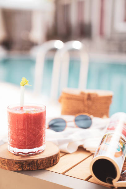 istock Cocktail near swimming pool 1152701997