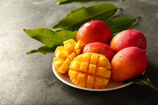Sliced Alphonso mangoes. Delicious Indian organic sweet ripe mangoes mango stock pictures, royalty-free photos & images