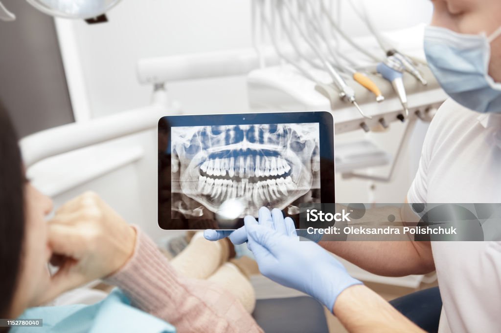 Seniorin besucht Zahnarzt - Lizenzfrei Zahnarzt Stock-Foto Seniorin besucht Zahnarzt - Lizenzfrei Zahnarzt Stock-Foto