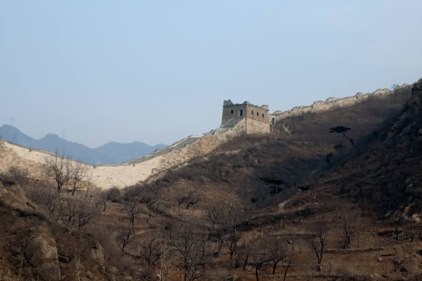 vista da grande muralha de china com os terraços de cultivo abaixo - huanghuacheng - fotografias e filmes do acervo