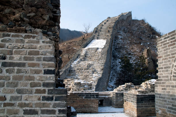 vista da seção da grande muralha de china no desuso - huanghuacheng - fotografias e filmes do acervo