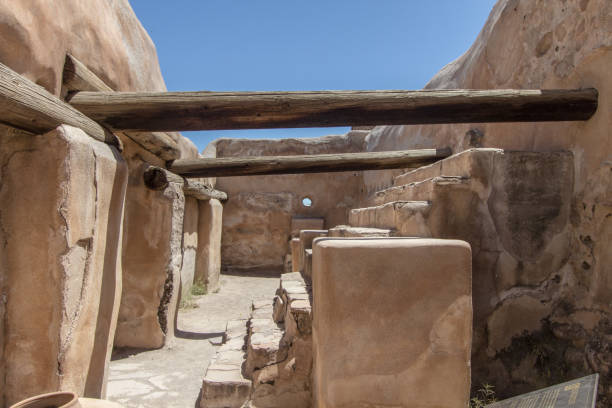 pueblo style adobe interior in the american southwest - tumacacori national historical park imagens e fotografias de stock