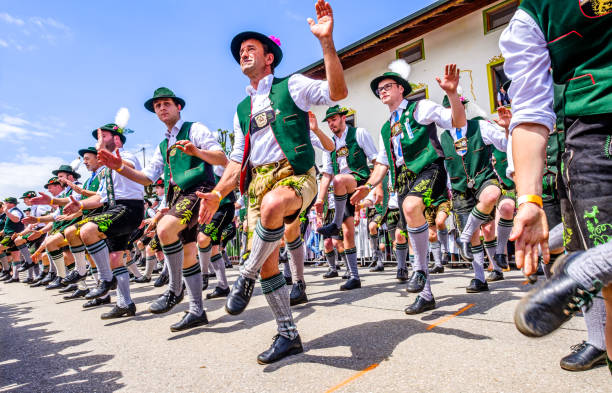 taniec bawarski - oktoberfest zdjęcia i obrazy z banku zdjęć