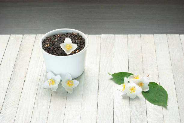 raccolto di tè al gelsomino - tea jasmine tea green black foto e immagini stock
