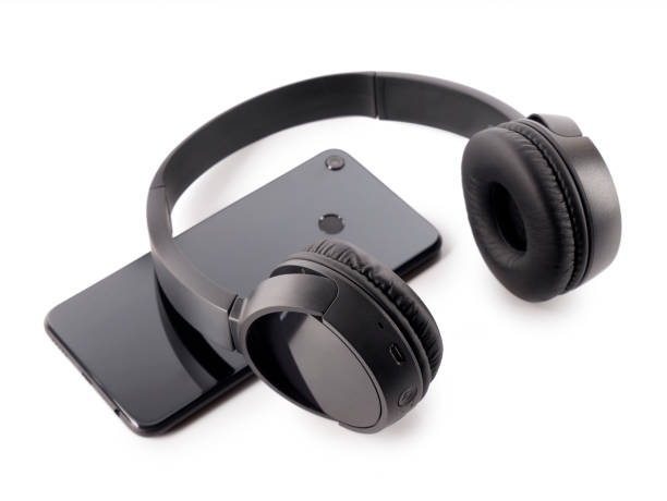 istock Wireless headphone and smartphone 1152888966