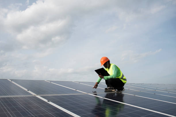 technician engineer checks the maintenance of the solar cell panels. - order repairing telephone change imagens e fotografias de stock