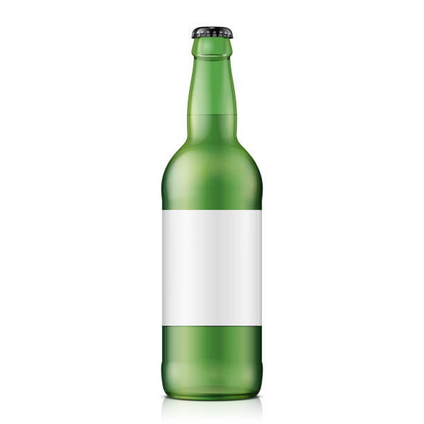 ilustraciones, imágenes clip art, dibujos animados e iconos de stock de cerveza verde vidrio, ale, botella de sidra. refresco gaseado. plantilla de mock up. ilustración aislada sobre fondo blanco. listo para su diseño. embalaje del producto. vector eps10 - cider