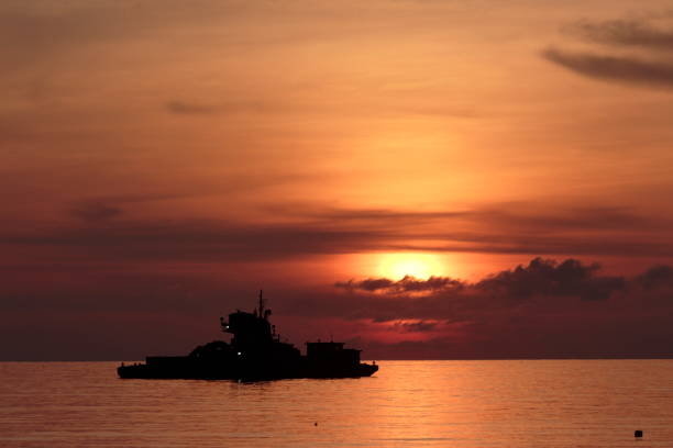 The sunrise photo set makes the sky red. And sand dredger Ready to work on a new day