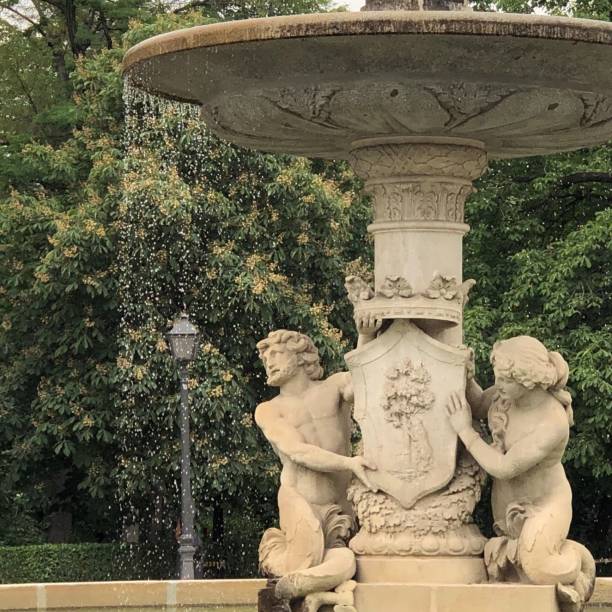 istock Artichoke Fountain 1152985305
