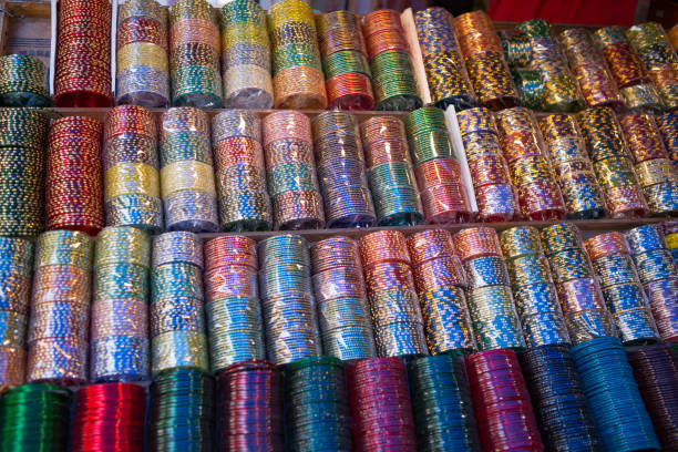 colorful  bracelets displayed on a market  in india - madurai kerala india tamil nadu imagens e fotografias de stock