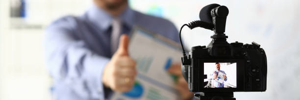 istock Male in suit and tie show confirm sign 1153004939