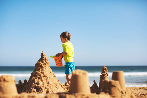 istock Kids building sand castle 1153031626
