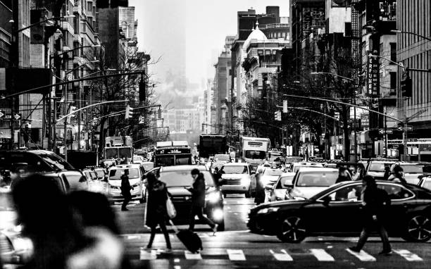 calles ocupadas en la ciudad de nueva york - embotellamiento fotos fotografías e imágenes de stock