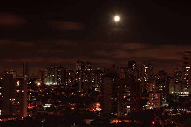 istock When the night fall in a cosmopolitan city 1153063320