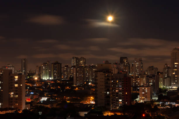 istock When the night fall in a cosmopolitan city 1153063324