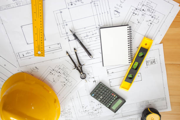 schéma d’ingénierie plan papier dessin projet esquisse architecturale. détail de dessin industriel et plusieurs outils de dessin. - engineering drafting plan drawing photos et images de collection