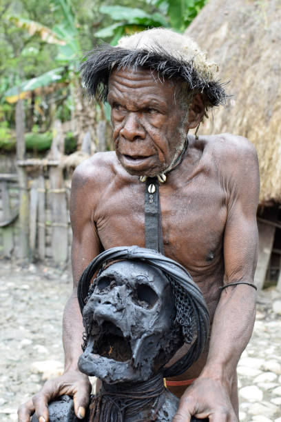 Dani chief with the mummy of a former chief The Dani people are a people from the central highlands of western New Guinea. They are one of the most populous tribes in the highlands, and are found spread out through the highlands. dani stock pictures, royalty-free photos & images