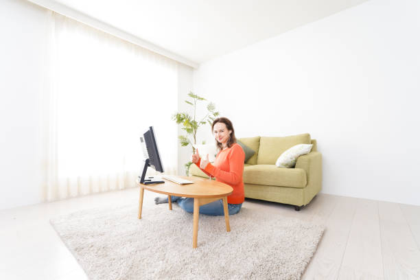 istock Online lesson teacher in front of computer 1153140995