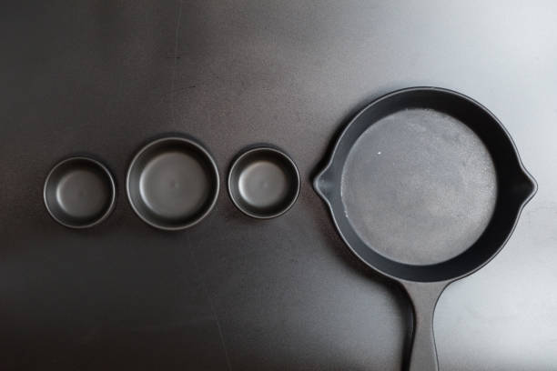 istock Flat lay of empty black pan and empty black bowl 1153178563