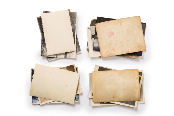istock Old photo frame. Vintage paper. Retro card 1153181949