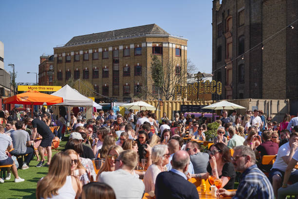 young people having drinks in vinegar yard, a new street food and art market near london bridge station. - 2042 imagens e fotografias de stock