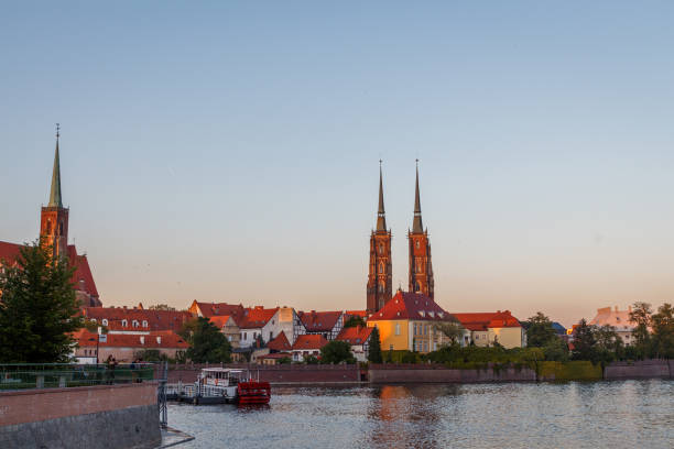 istock sunset over the river Odra and Wroclaw panorama 1153202879