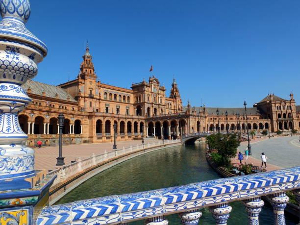 Plaza España From The Bridge Built for the 1929 World Trade Exposition, Plaza España housed it's nation's exhibitions. Today it's a thriving tourist hot spot 1920 1929 stock pictures, royalty-free photos & images