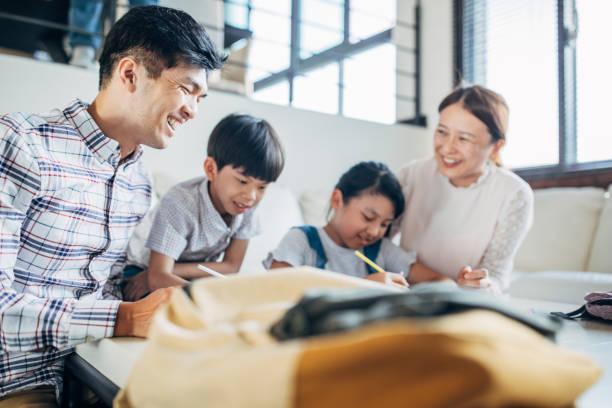 istock Family Filling a Coloring Book 1153206588