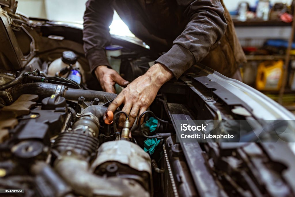 Bạn có nhu cầu sửa chữa xe và cần tìm một dịch vụ chất lượng, uy tín? Hãy đến với xe dịch vụ sửa chữa của chúng tôi. Với đội ngũ kỹ thuật viên chuyên nghiệp và trang thiết bị hiện đại, chúng tôi sẽ đưa chiếc xe của bạn trở lại với tình trạng như mới.