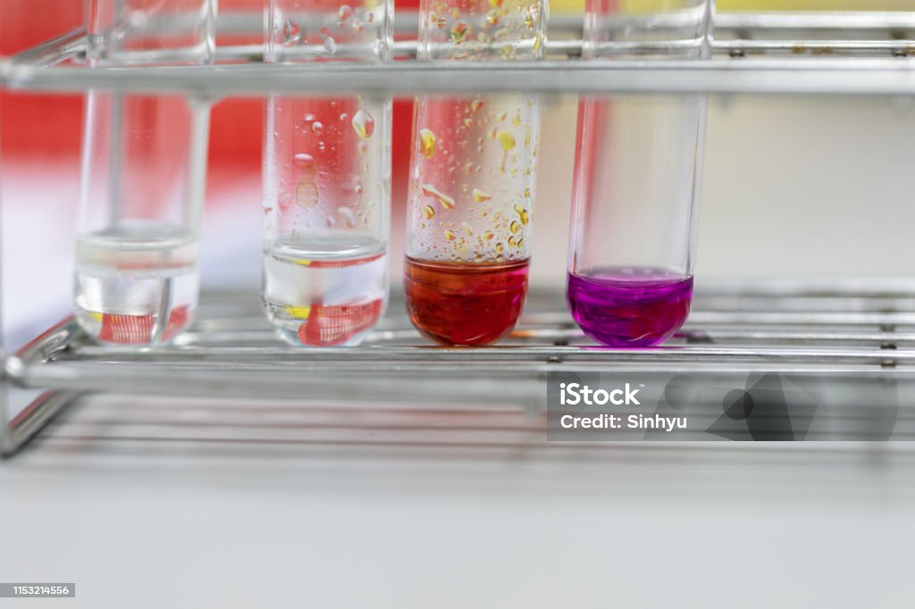 실험실에서 액체 혼합물 로부터 성분 물질을 여과 하 여 분리 하는 연구 STEM-주제에 대한 스톡 사진 및 기타 이미지 ...