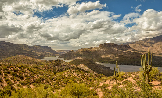 Apache trail Arizona, former stagecoach trail that ran throuh the Superstition Mountains