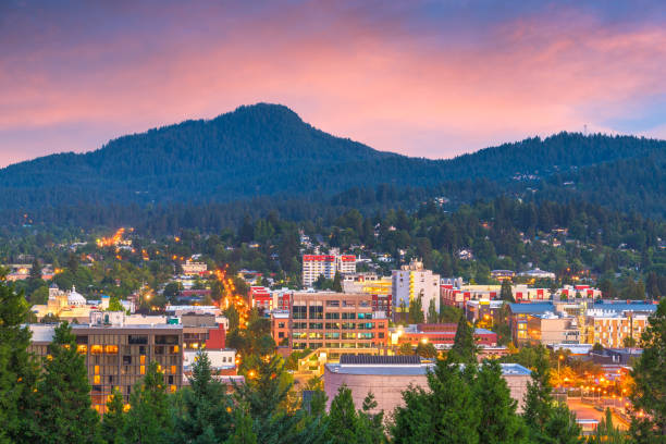 eugene, oregon, usa skyline - lane stock-fotos und bilder