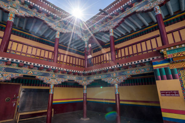 monastério de hemis, os monasteries os maiores e os mais populares em ladakh - tibet monk architecture india - fotografias e filmes do acervo