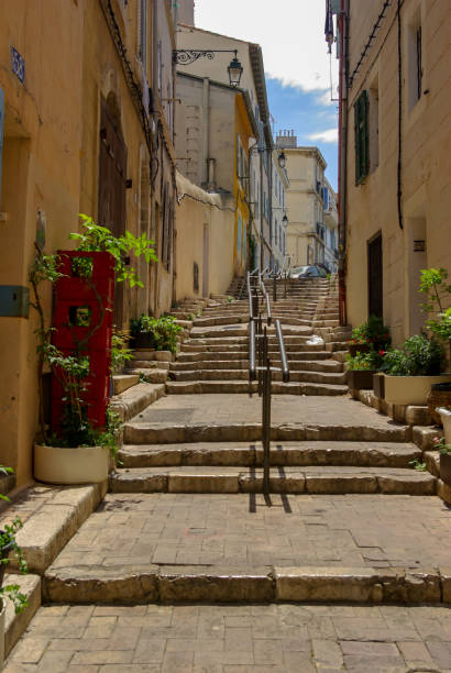 Stairs and railing in a lonely alley in Marseille, FranceStairs and railing in a lonely alley in Marseille, France Stairs and railing in a lonely alley in Marseille, France marseille panier stock pictures, royalty-free photos & images